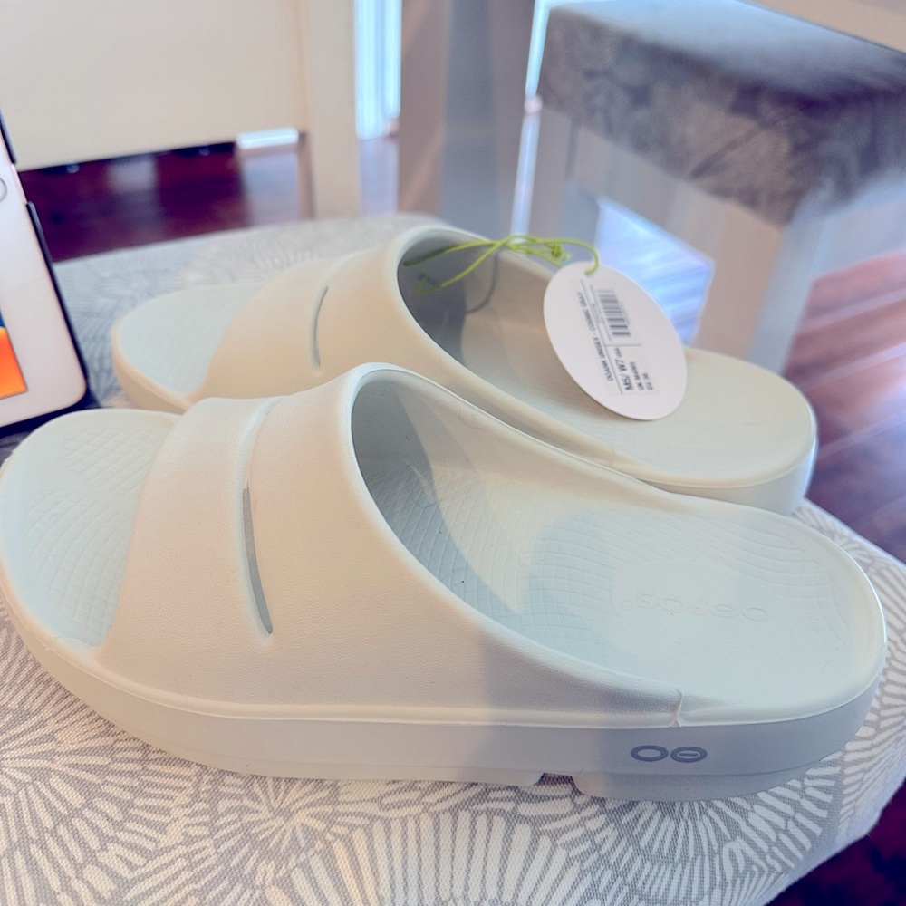 OOFOS SLIDES